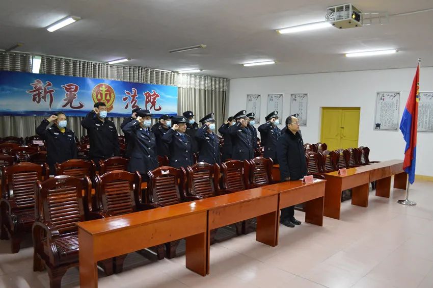 一分钟政法新闻 新疆沙雅县38岁公安副局长出警途中受伤牺牲……